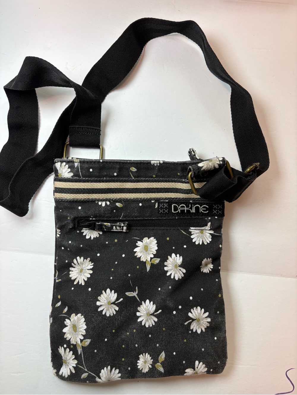Dakine Purse Shoulder Bag Floral Black White Daisy Womens Shoulder Purse Classic